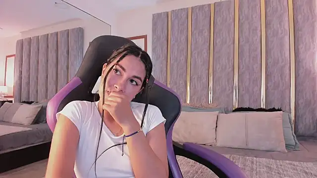 Snapshot of lyzzi_smith01 chatting on 25, 2, 2025 lyzzi smith01 online show from 25, 2, 2025