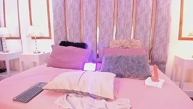 Snapshot of lyzzi_smith01 chatting on 5, 3, 2025 lyzzi smith01 online show from 5, 3, 2025