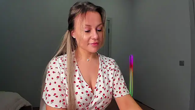 Snapshot of _cometoseeme_ chatting on 17, 12, 2025 cometoseeme online show from 17, 12, 2025