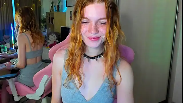 Snapshot of Sunny_Elly chatting on 4, 10, 2025 Sunny Elly online show from 4, 10, 2025