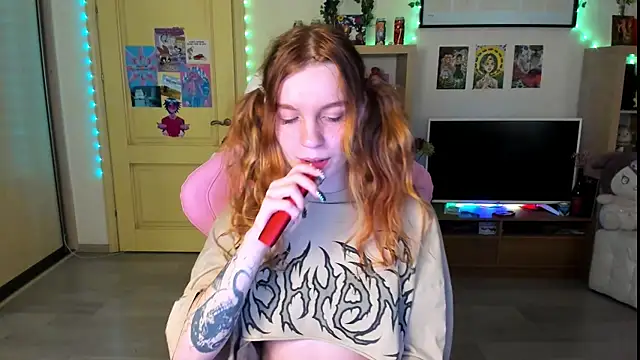 Snapshot of Sunny_Elly chatting on 14, 10, 2025 Sunny Elly online show from 14, 10, 2025