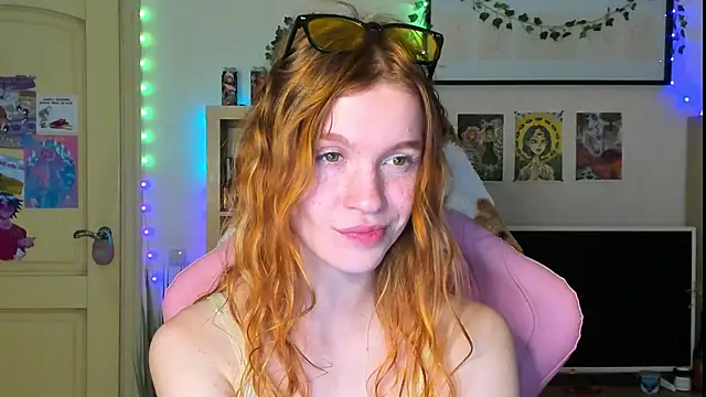 Snapshot of Sunny_Elly chatting on 10, 10, 2025 Sunny Elly online show from 10, 10, 2025