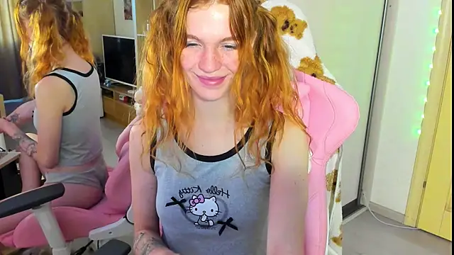 Snapshot of Sunny_Elly chatting on 7, 10, 2025 Sunny Elly online show from 7, 10, 2025