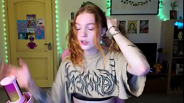 Snapshot of Sunny_Elly chatting on 21, 10, 2025 Sunny Elly online show from 21, 10, 2025