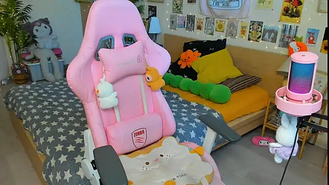 Snapshot of Sunny_Elly chatting on 7, 6, 2026 Sunny Elly online show from 7, 6, 2026