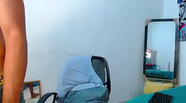 Snapshot of cristofer_988 chatting on 4, 3, 2025 cristofer 988 online show from 4, 3, 2025