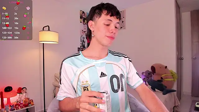 Snapshot of angel_bless19 chatting on 20, 10, 2025 angel bless19 online show from 20, 10, 2025