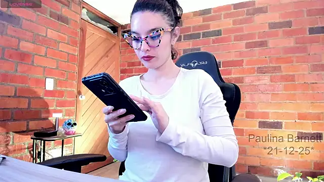 paulinabarnett- online show from 21, 12, 2025