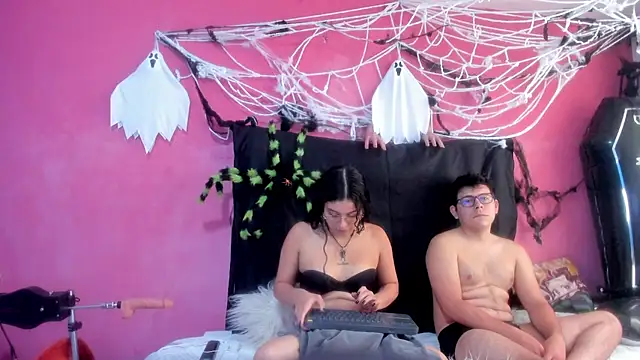 JustiinJazmin online show from 3, 10, 2025