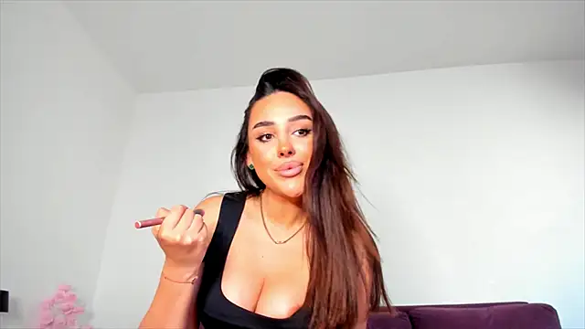hornyemma   online show from 20, 5, 2026