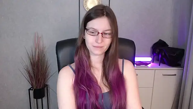 emmaxDelight online show from 16, 12, 2025