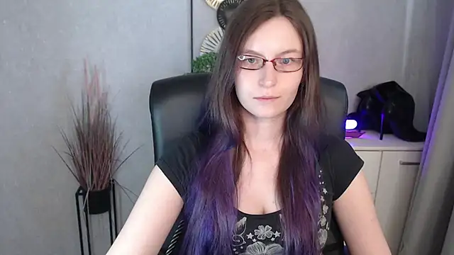 emmaxDelight online show from 7, 11, 2025