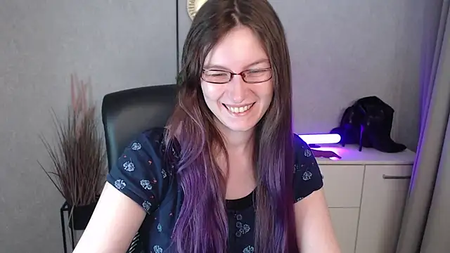 emmaxDelight online show from 14, 11, 2025