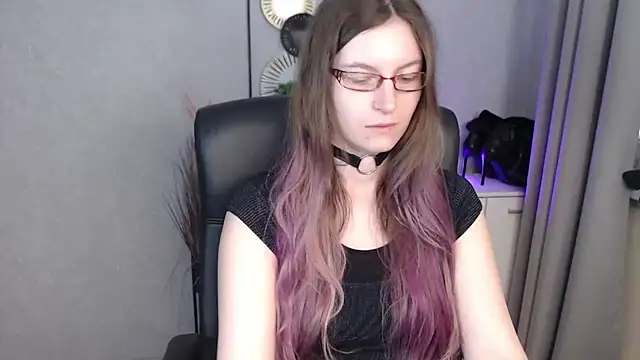 emmaxDelight online show from 3, 10, 2025