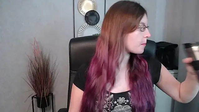 emmaxDelight online show from 3, 3, 2025