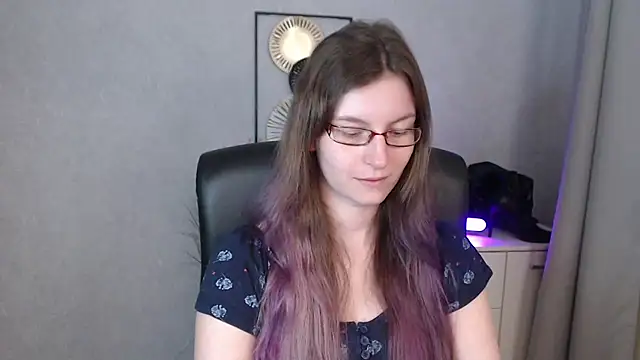 emmaxDelight online show from 15, 9, 2025