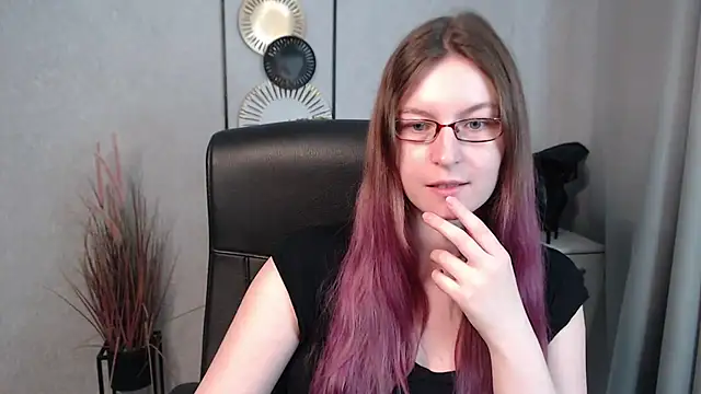 emmaxDelight online show from 5, 3, 2025