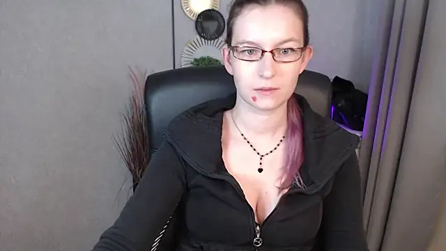 emmaxDelight online show from 1, 10, 2025