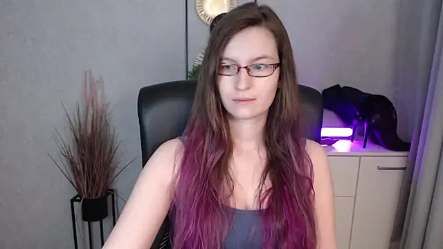 emmaxDelight online show from 17, 12, 2025