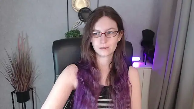 emmaxDelight online show from 18, 11, 2025