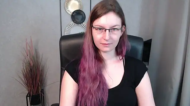 emmaxDelight online show from 5, 3, 2025