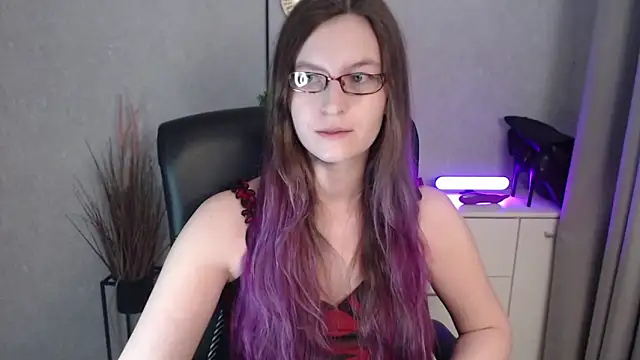 emmaxDelight online show from 2, 12, 2025