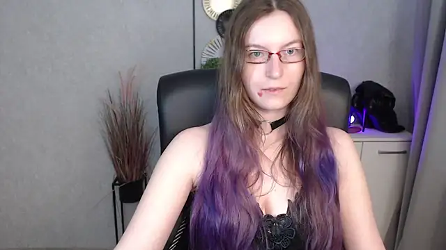 emmaxDelight online show from 15, 10, 2025