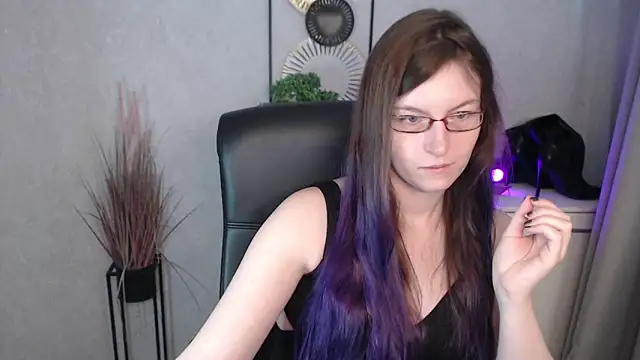 emmaxDelight online show from 6, 11, 2025