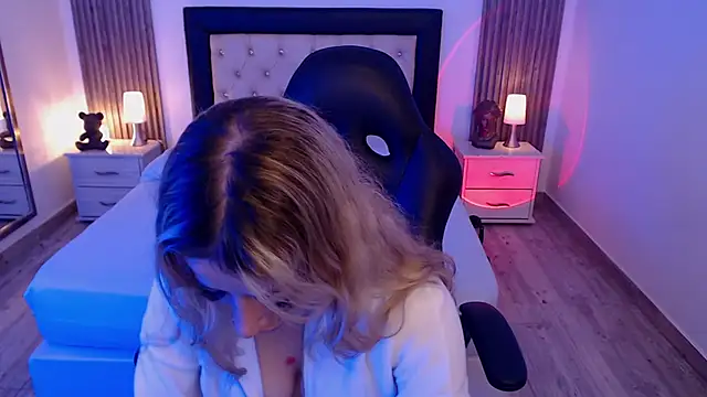 zoe jones13 online show from 2, 10, 2025