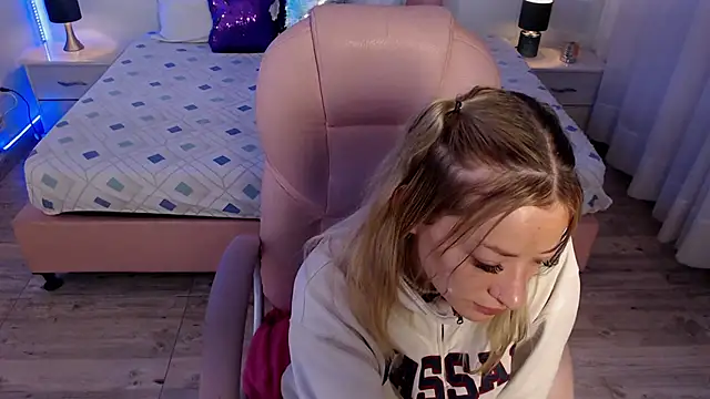 zoe jones13 online show from 20, 2, 2026