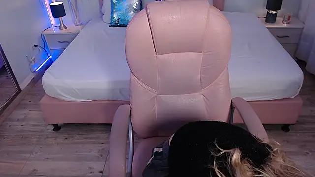 zoe jones13 online show from 9, 3, 2026