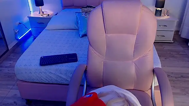 zoe jones13 online show from 18, 12, 2025