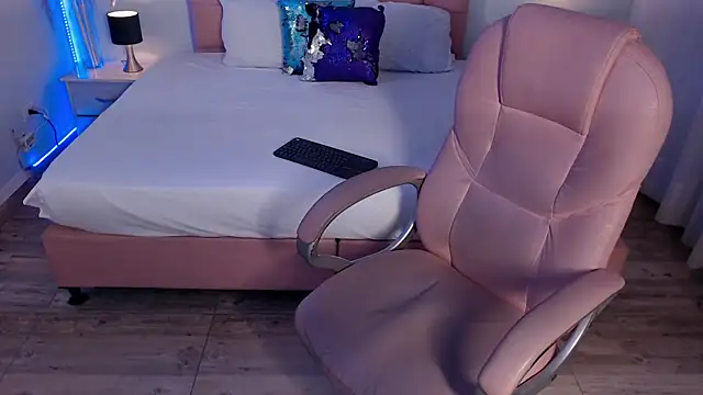 zoe jones13 online show from 25, 3, 2026