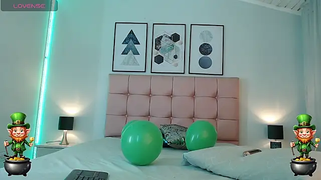 zoe jones13 online show from 18, 3, 2025