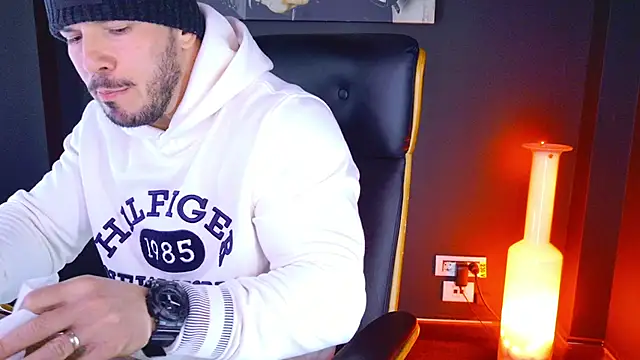 Snapshot of AngeloEric chatting on 28, 1, 2025 AngeloEric online show from 28, 1, 2025