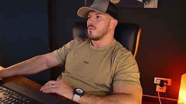 Snapshot of AngeloEric chatting on 30, 10, 2025 AngeloEric online show from 30, 10, 2025