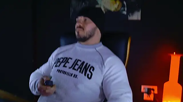 Snapshot of AngeloEric chatting on 31, 1, 2025 AngeloEric online show from 31, 1, 2025