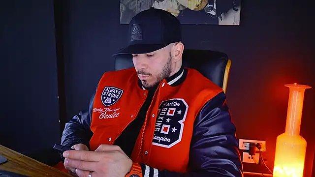 Snapshot of AngeloEric chatting on 4, 2, 2025 AngeloEric online show from 4, 2, 2025