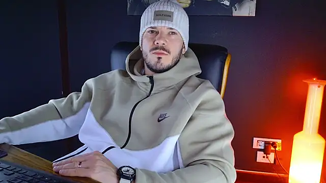 Snapshot of AngeloEric chatting on 29, 1, 2025 AngeloEric online show from 29, 1, 2025