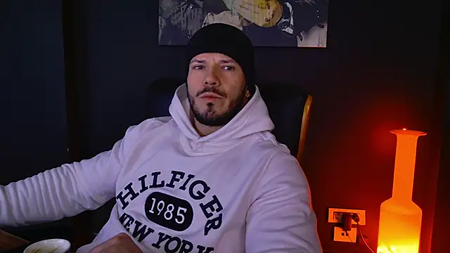 Snapshot of AngeloEric chatting on 6, 2, 2025 AngeloEric online show from 6, 2, 2025