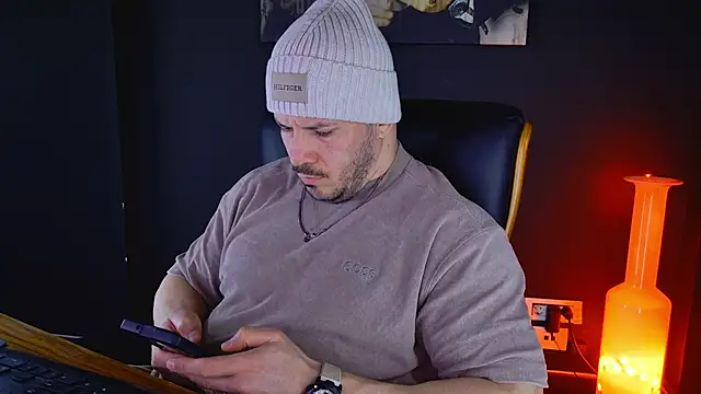 Snapshot of AngeloEric chatting on 13, 2, 2025 AngeloEric online show from 13, 2, 2025