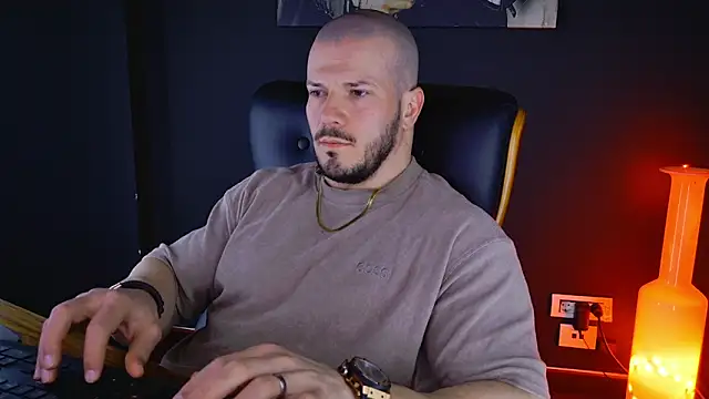 Snapshot of AngeloEric chatting on 2, 2, 2025 AngeloEric online show from 2, 2, 2025