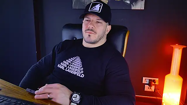 Snapshot of AngeloEric chatting on 11, 2, 2025 AngeloEric online show from 11, 2, 2025