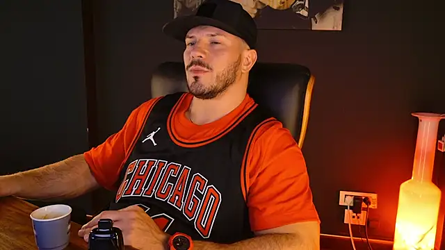 Snapshot of AngeloEric chatting on 11, 11, 2025 AngeloEric online show from 11, 11, 2025