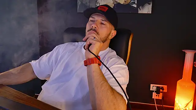 Snapshot of AngeloEric chatting on 31, 10, 2025 AngeloEric online show from 31, 10, 2025