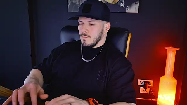 Snapshot of AngeloEric chatting on 4, 2, 2025 AngeloEric online show from 4, 2, 2025