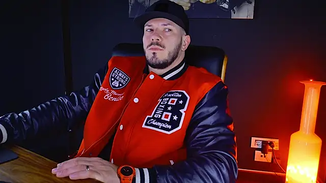 Snapshot of AngeloEric chatting on 4, 2, 2025 AngeloEric online show from 4, 2, 2025