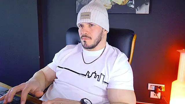 Snapshot of AngeloEric chatting on 29, 1, 2025 AngeloEric online show from 29, 1, 2025