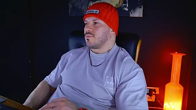 Snapshot of AngeloEric chatting on 9, 2, 2025 AngeloEric online show from 9, 2, 2025