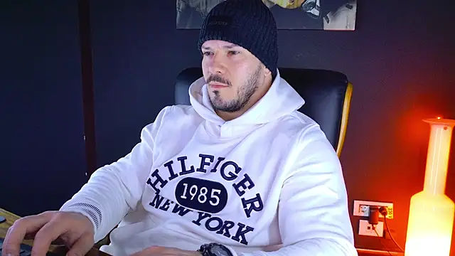 Snapshot of AngeloEric chatting on 28, 1, 2025 AngeloEric online show from 28, 1, 2025